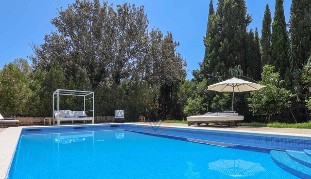 Talaiot de Pula elegant holiday home with swimming pool at the foot of the golf