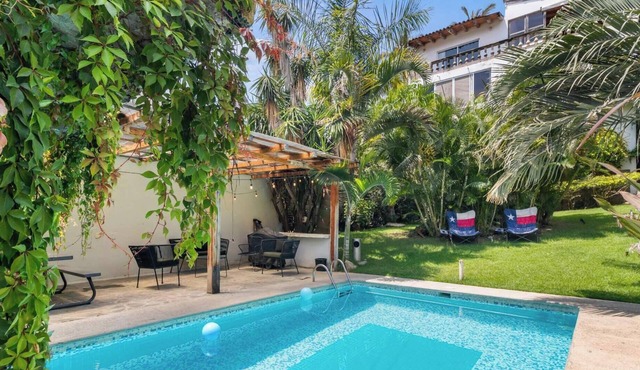 Traditional 4BR Villa w Private Pool - Golden Zone