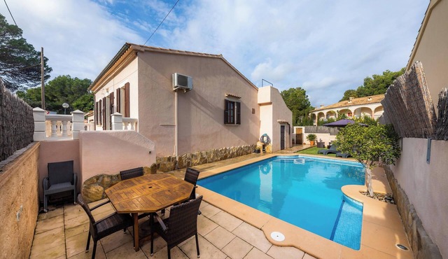 Typical Majorcan town house with pool – Casa Manolo