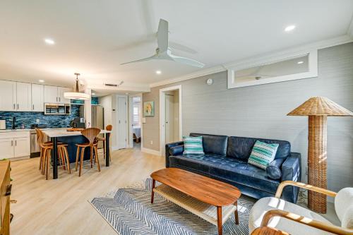 Upscale Naples Condo w/Pool Access: Walk to Pier!
