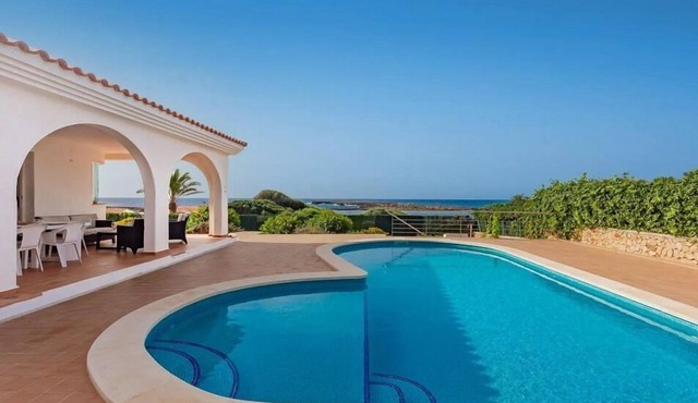Villa next Binibeca, one level and first sea line salad pool, air-conditioned