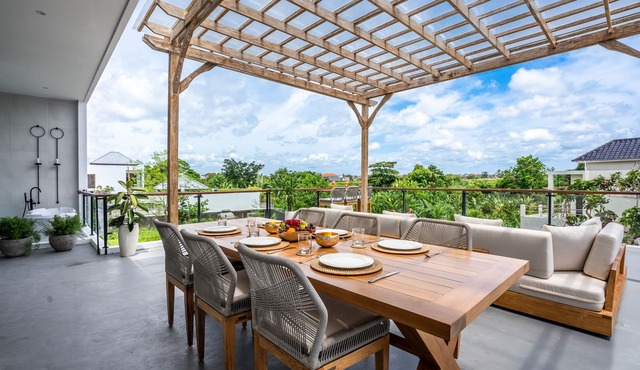 Villa Ozkar - Elegant 3 Bedroom Villa with Pool & Sunset Terrace