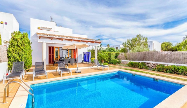 Villa Pi Verd - Three Bedroom Villa, Sleeps 6