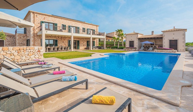 Villa 'Serafina' with Sea View, Wi-Fi and Air Conditioning