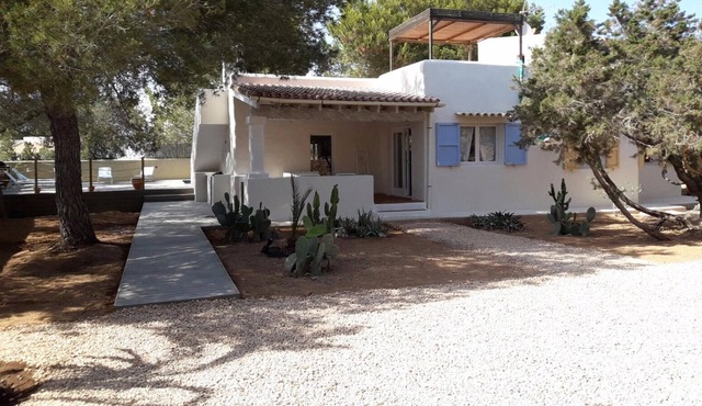 Villa with pool at pochi passi dal centro di Es Pujols