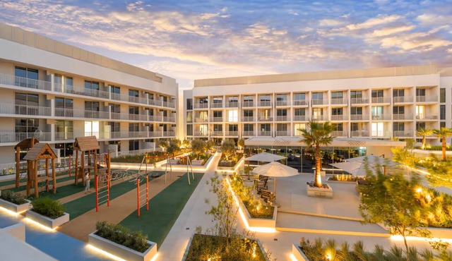 Vogue | Luma22 West JVC near Circle Mall