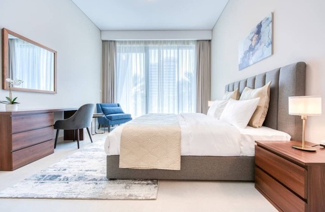 1BR Trendy Business Bay Apartment Close to Dubai Mall