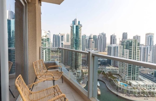 Astonishing 2BR in Dubai Marina - Sleeps 5!