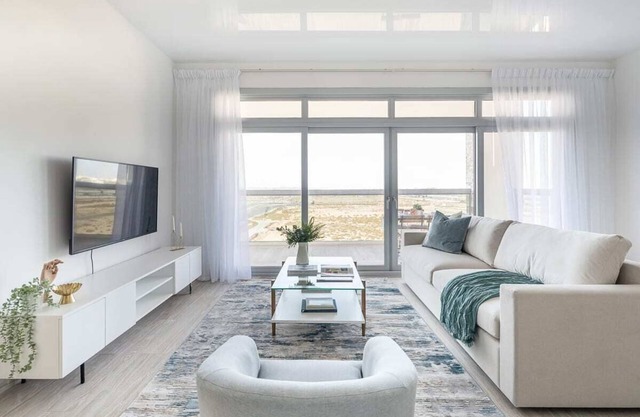 Bright 2BR Apt with Large Balcony in MBR City!