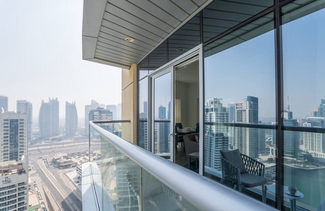 Charming Marina Apartment with Magnificent Views
