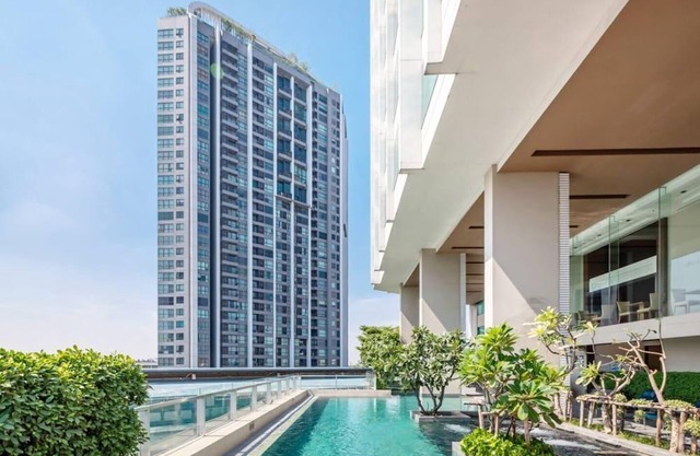 Charming Sky Bay Suite near BTS Phrakanong 简约迷人房近轻轨站 U2