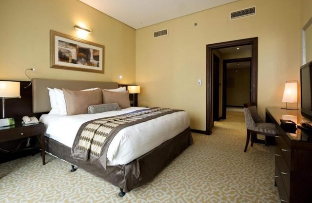Executive Three Bedroom Apartment Near Internet Metro Station By Luxury Bookings