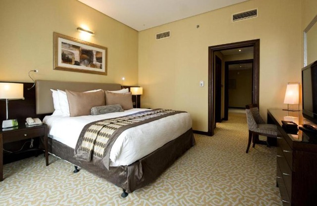Executive Three Bedroom Apartment Near Internet Metro Station By Luxury Bookings AB