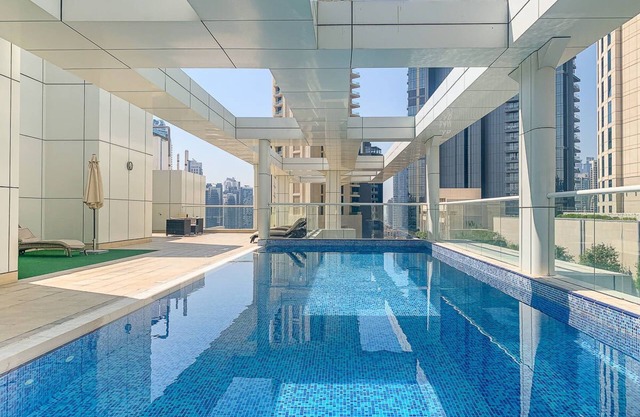 Gorgeous Modern 2BR + Study in Downtown Dubai