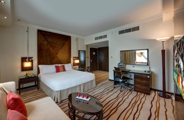 King Room Near Saudi German Hospital By Luxury Bookings