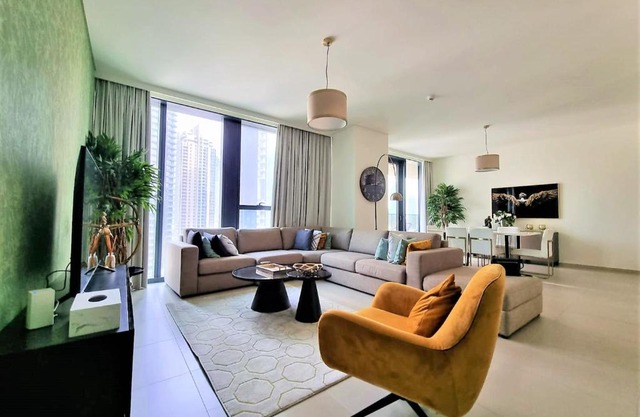 Luxurious Downtown Apt with balcony & View