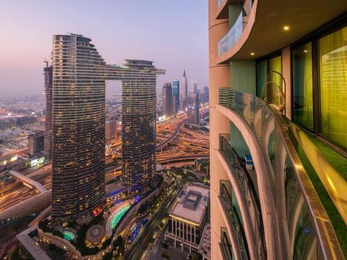 Luxury 2BR Skyline Sea View Direct Mall Metro Dining Shops City Walk