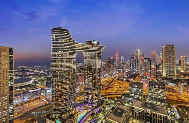 Luxury 2BR with Burj Khalifa View & Balcony Near Dubai Mall, Dining, Metro