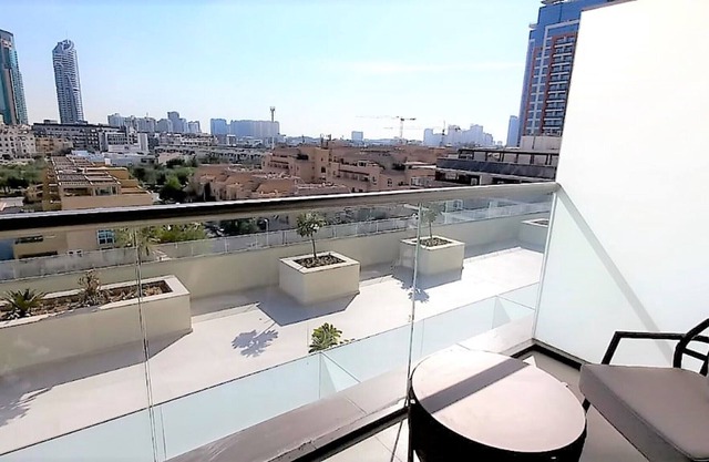 Park view Gorgeous studio with balcony