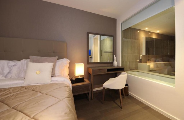 Signature Holiday Homes - Luxury 1 Bedroom Apartment D1 Tower Waterfront View