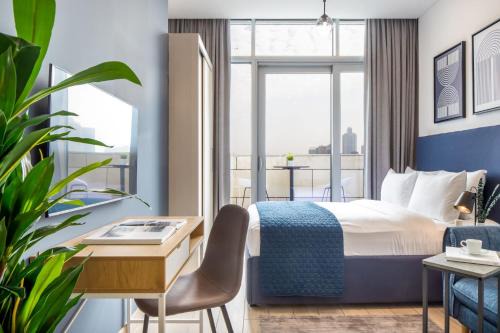Silkhaus modish studio with Burj Khalifa view, pool access