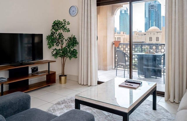 Spacious Apt with Private Balcony in Old Town