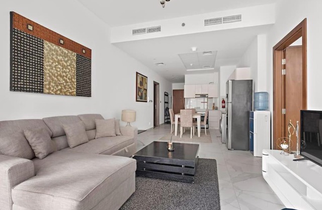 Spacious & Modern 1BDR In Binghatti-Business Bay01