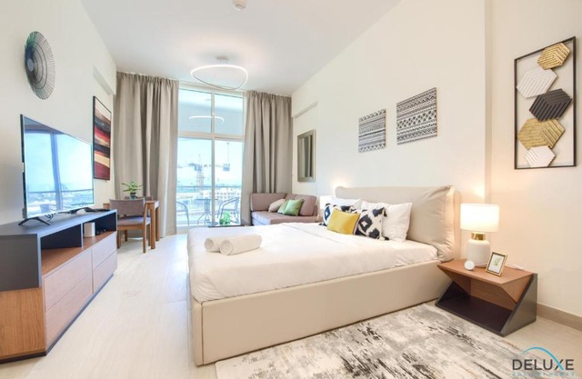 Spacious Studio Apartment in Azizi Aliyah, Dubai Healthcare City by Deluxe Holiday Homes