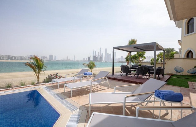 Stella Stays Bdr Palm Villa Beach 