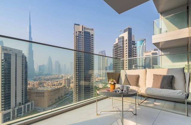 Stunning Studio with Burj Khalifa Views - Sleeps 3