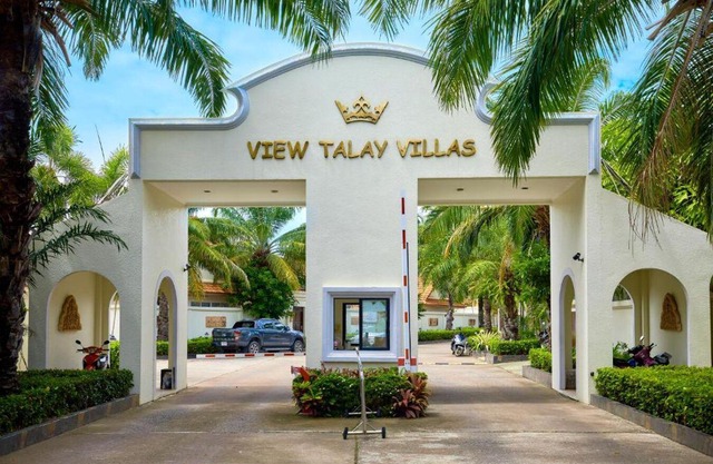 Sumptuous 4 bedroom villa 400m from the beach - Pattaya Holiday House