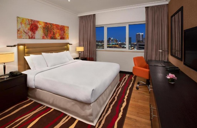 Two Bedroom Apartment Near Mall Of Emirates By Luxury Bookings