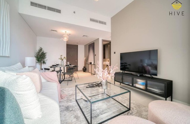Vibrant 1 Bedroom Apartment in Euro Residences.