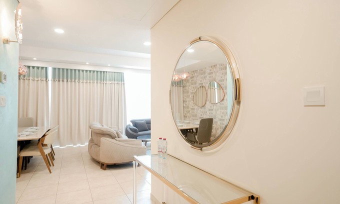 Al Muraqqabat Apartment | 1BR Equipped King Bed Road view Near the water