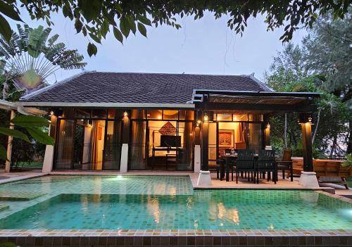 Bang Po Resort | 250 m² Resort ∙ 4 bedrooms ∙ 9 guests