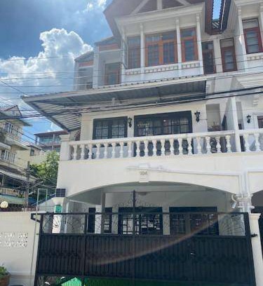 Thung Wat Don Villa | 250 m² Villa ∙ 5 bedrooms ∙ 14 guests