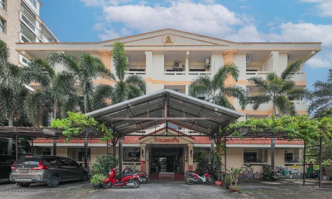 Saen Suk Hotel | 30 m² Hotel ∙ 2 guests