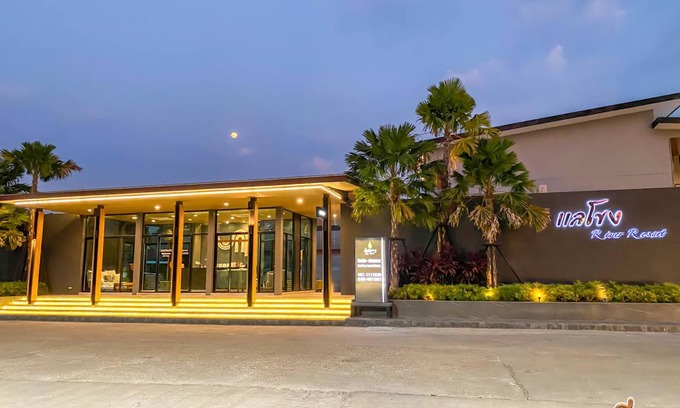 Khemarat Hotel | 32 m² Hotel ∙ 4 guests