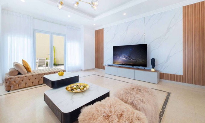 Palm Jumeirah Villa | 465 m² Villa ∙ 6 bedrooms ∙ 12 guests