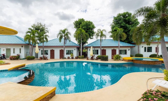 Nong Prue Hotel | 80 m² Hotel ∙ 20 guests