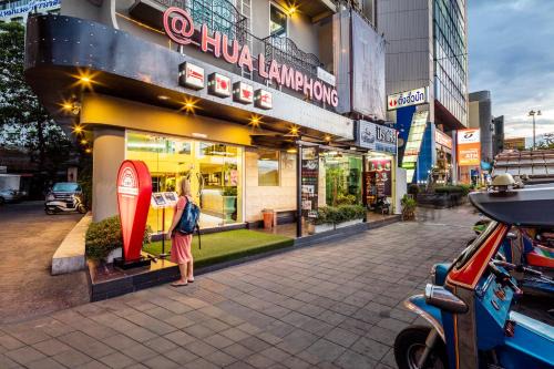 Maha Phruttharam Hostel | At Hua Lamphong Hotel