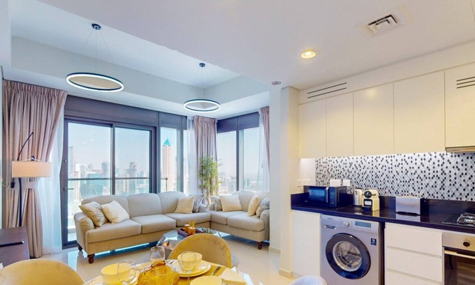 Sheikh Zayed Road Apartment | Aykon Tower C - Elegant Three Bed in Business Bay