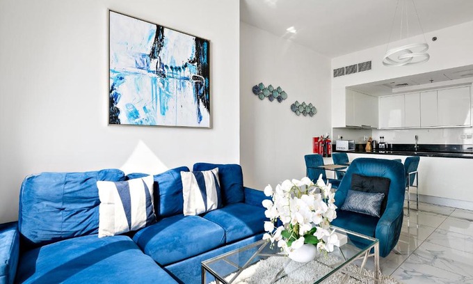 Business Bay Apartment | Beautiful Chic 1 Bedroom in Business Bay - Amna Tower