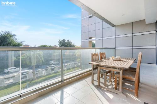 Dubai Sports City Apartment | bnbmehomes - The Medalist