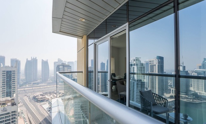 Dubai Marina Apartment | Charming Marina Views Home Steps From The Beach