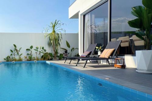 Wat Ket Villa | Chiang Mai City Center Luxury Pool Villa 4 Bedrooms 5 Bathrooms, Close to Chang Klan Road Business District, Chiang Mai Inner Ring, 5-Star Luxury Pool Holiday Villa