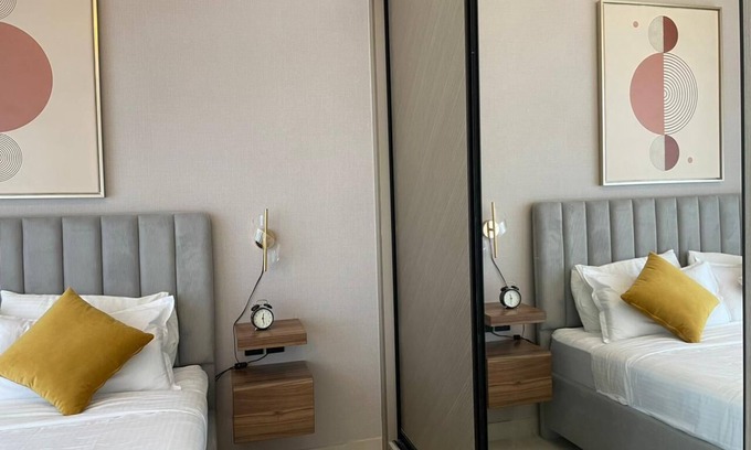 Business Bay Apartment | Chic Apartment with Canal Views Breathtaking Views
