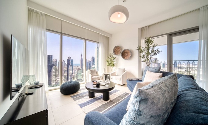 Za'abeel 2 Apartment | Classy Downtown 2BR w/City View Balcony