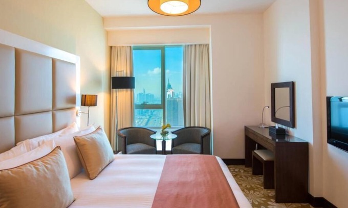 Al Sufouh 1 Apartment | Deluxe Two Bedroom Apartment Near Carrefour Market