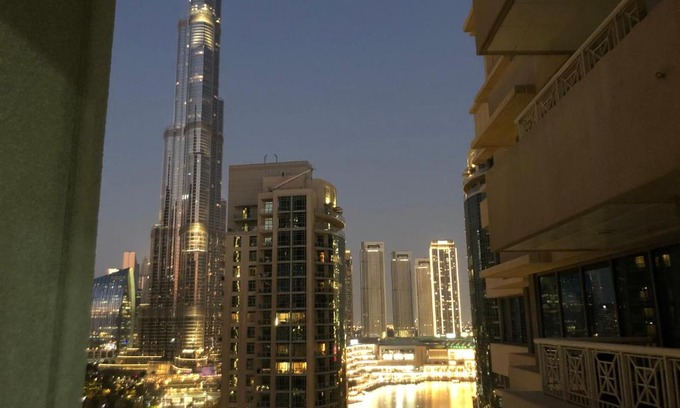 Downtown Dubai Apartment | Downtown Boulevard one bedroom Apt in 29 blvd Burj & fountain View Master plus 2 single beds